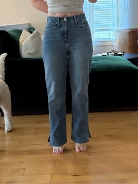 Good American Straight Leg Jeans in Medium Blue Wash